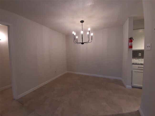 Building Photo - 9700 Leawood Blvd