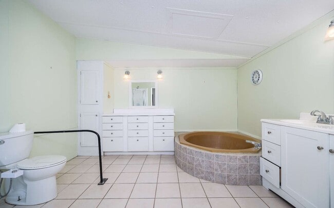 Building Photo - Peaceful 3 Bedroom Home just minutes to Live Oak