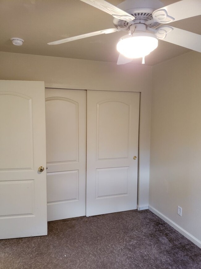 Building Photo - Cute 3 bedroom/2 bath downtown home!