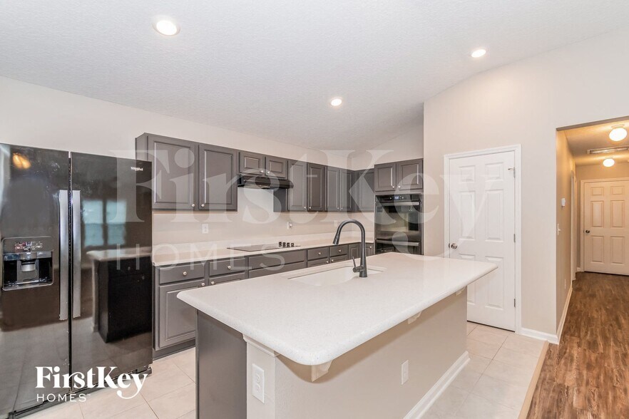 Building Photo - 9745 Bridgeway Ave