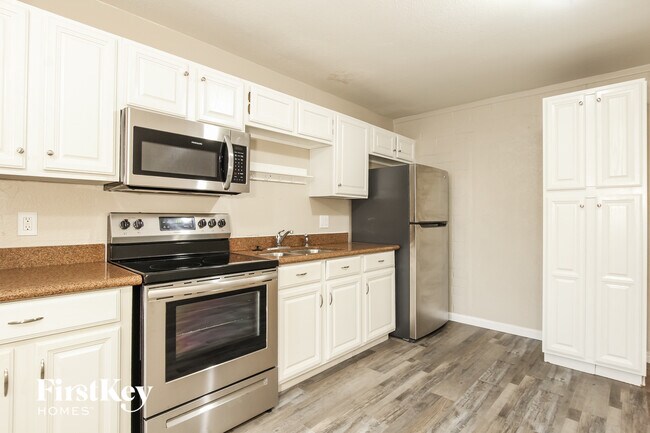 Building Photo - 6233 S 18th Ave