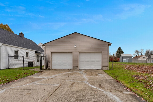 Building Photo - 98 N Navarre Ave