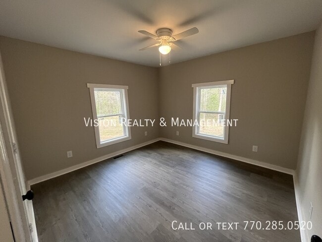 Building Photo - 137 Red Oak Dr