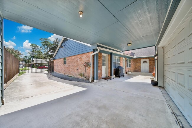 Building Photo - 5027 Twin Candle Dr