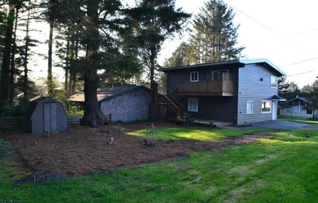 Building Photo - 195 E Elliott Way