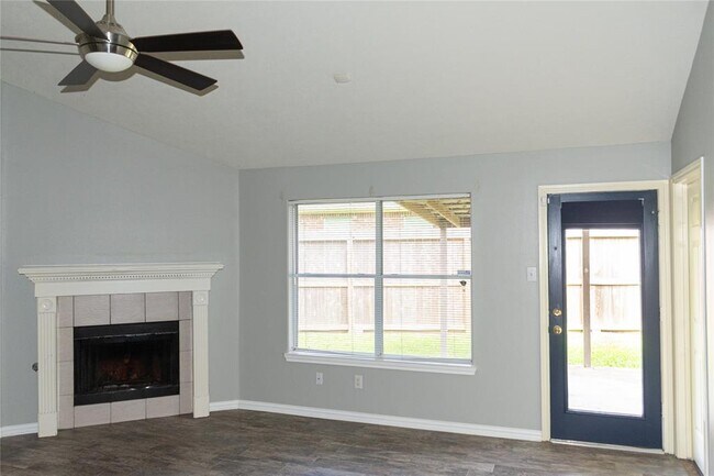 Building Photo - 822 Oak Lodge Ct