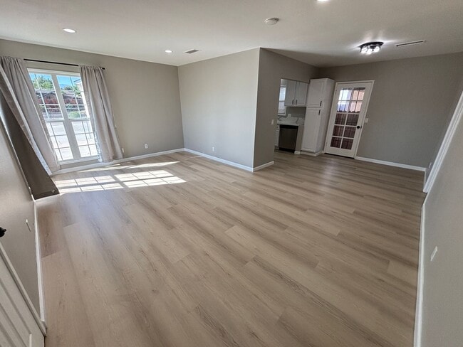Building Photo - Upgraded 3 bedroom home!