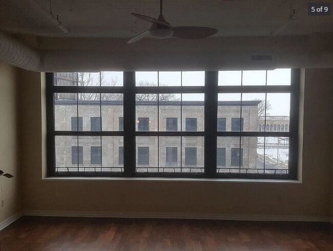 Building Photo - Down Town luxury condo is in a newly renov...