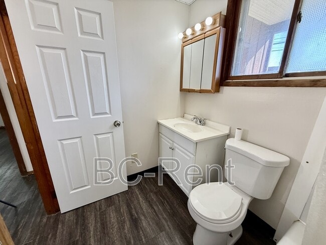 Building Photo - 526 Adams St