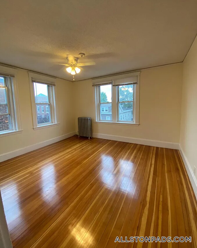 Building Photo - 11 Barrows St