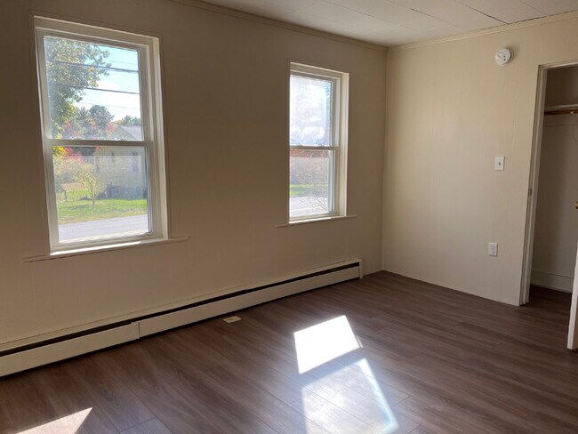 Building Photo - 1st floor, bight and sunny