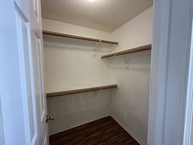 Building Photo - 7012 Bernadine St