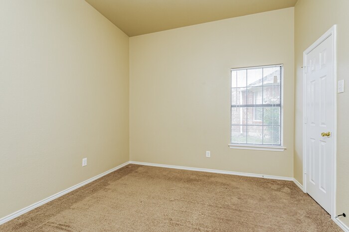 Building Photo - 11825 Hickory Garden Dr