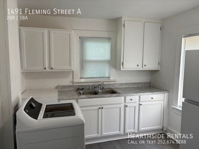 Building Photo - 1491 Fleming St