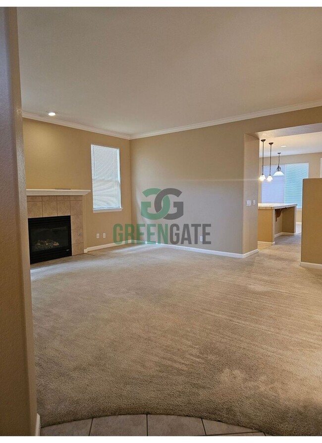 Building Photo - Spacious 4 Bedroom 3 Bath in Patterson! AV...