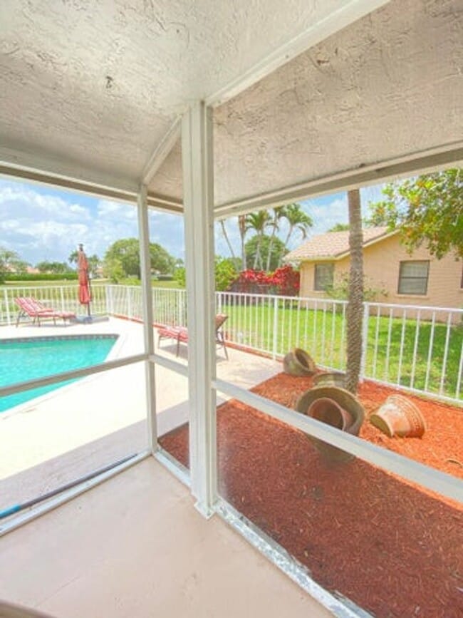 Building Photo - 4593 Bucida Rd