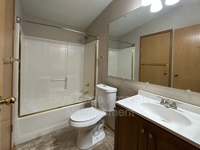 Building Photo - 1375 S Bagley Creek Rd