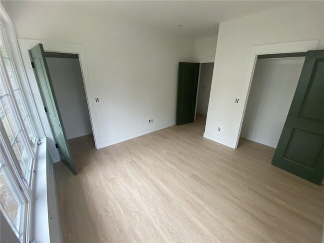 Building Photo - 313 W Rock St