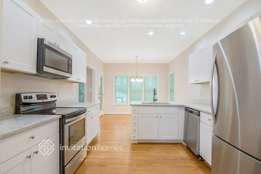 Building Photo - 405 Broadmoor Way