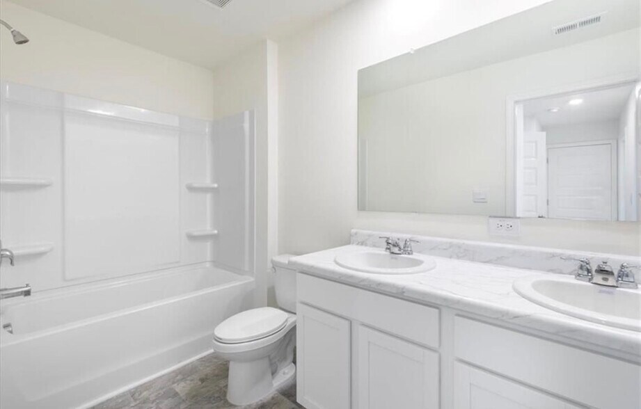 Building Photo - 179 Hampton Cir