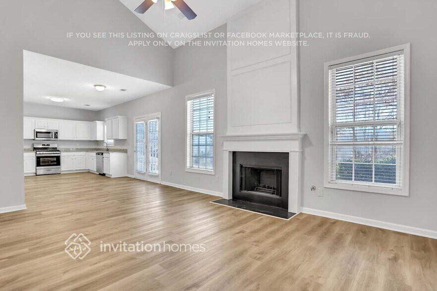 Building Photo - 1230 Everwood Dr SW