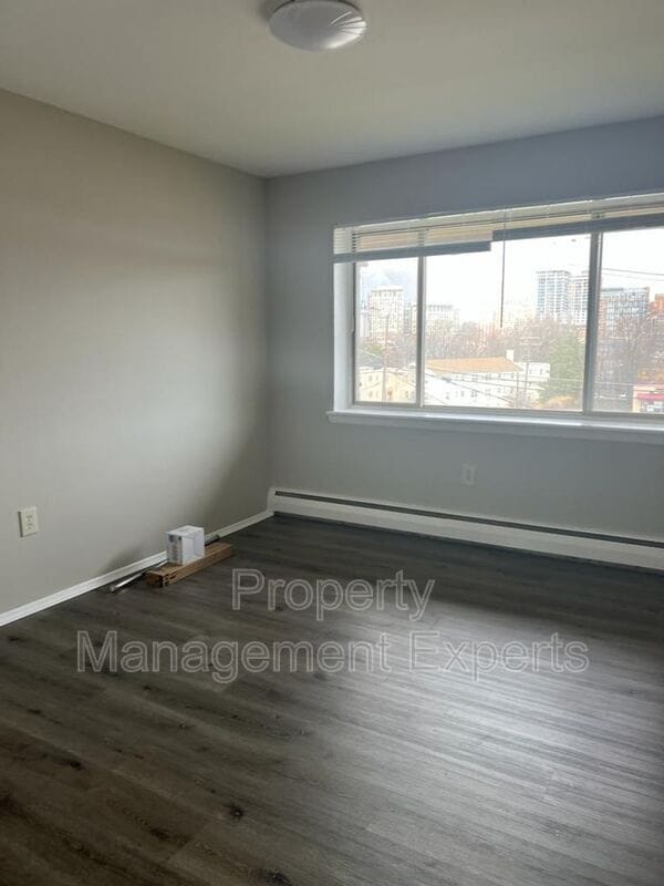 Building Photo - 2330-Glendale Terrace -C2