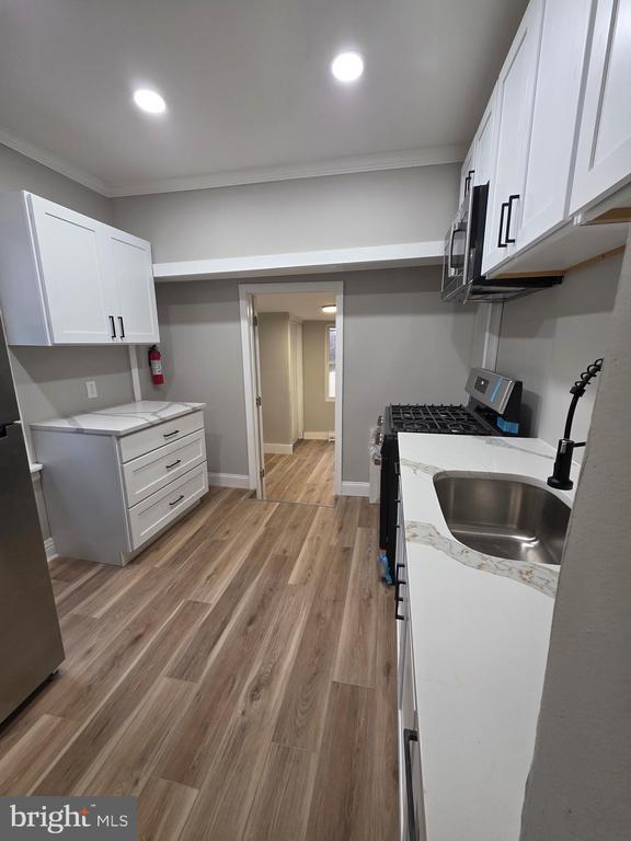 Building Photo - 158 W Green St