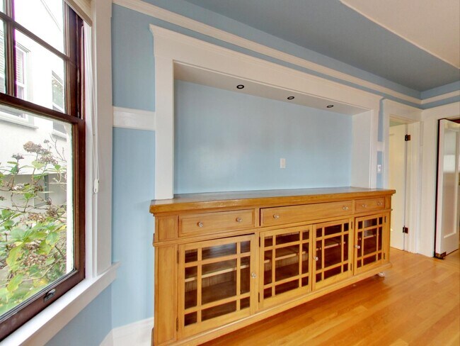 Building Photo - Stunning 4BR/3BA Home with Office, Laundry...