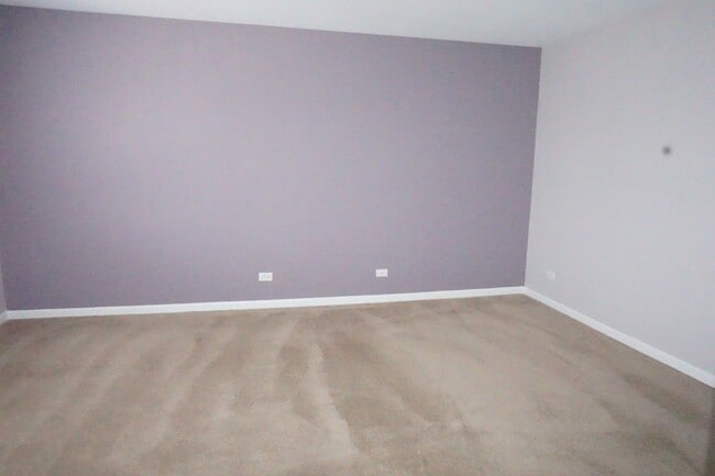 Building Photo - Rare find-3 Bedroom spacious corner unit with Den, 2.5 baths and 2 car garage
