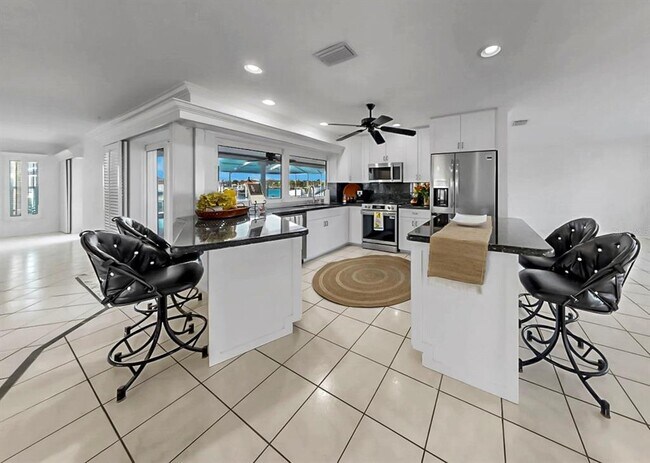 Building Photo - 6344 Cottonwood Ln