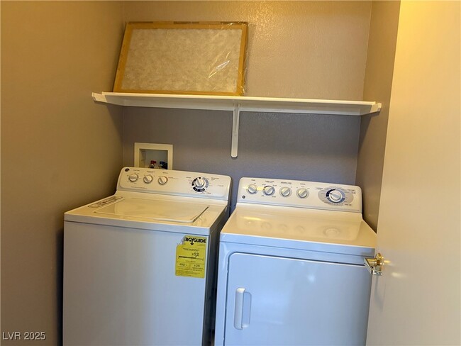 Building Photo - 67 Dow Jones St