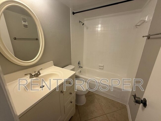 Building Photo - 6075 Village Cir S