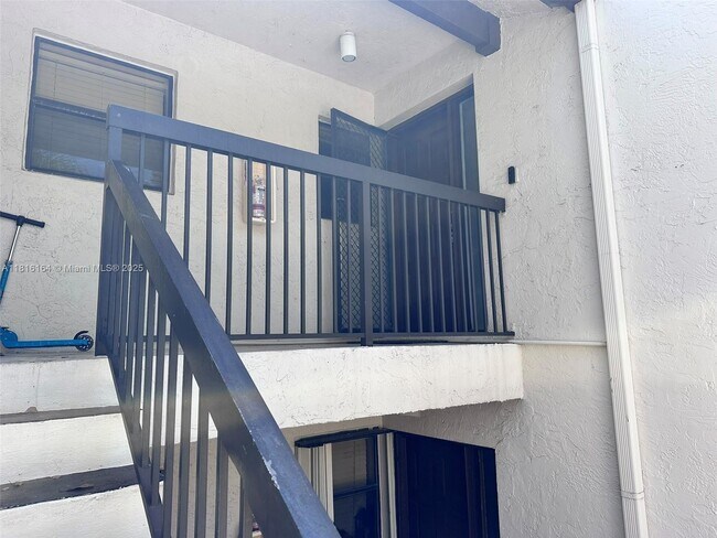 Building Photo - 2526 Carambola Cir N