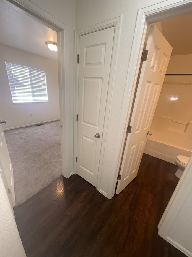 Building Photo - Spacious 5 Bedroom, 3 Bath Ranch Home with 2-Car Garage