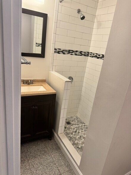 Building Photo - 71 Joy St