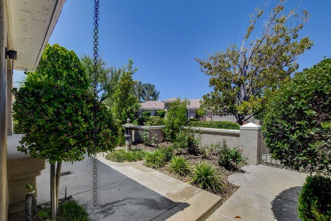 Building Photo - Single Story in Country Club Hills!
