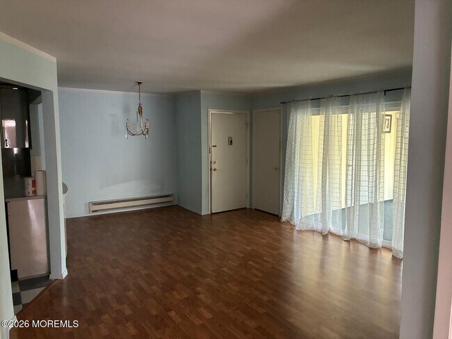 Building Photo - 131 Amberly Dr