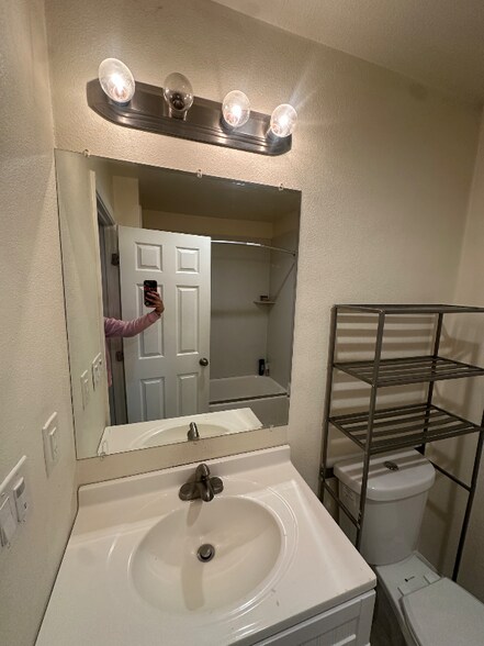 Building Photo - 1357 Delwood St