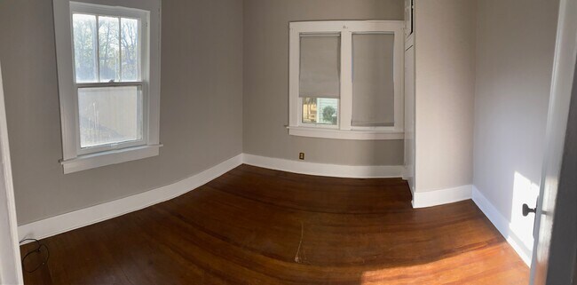 Building Photo - 347 S Green St