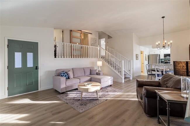 Building Photo - 16 Estes Dr