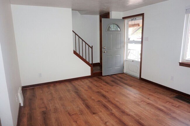 Building Photo - 3147 Glendale Ave