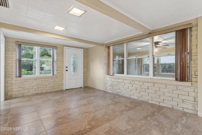 Building Photo - 6190 Mercer Cir E