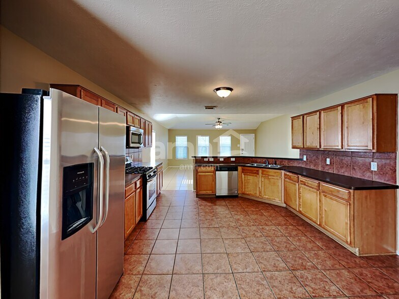 Building Photo - 7710 Eldergrove Ln