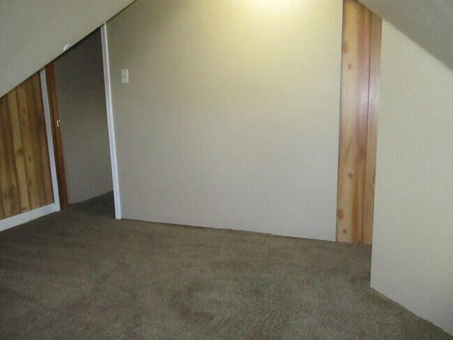 Building Photo - 121 Gilbert Ave
