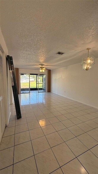 Building Photo - 873 Crystal Lake Dr