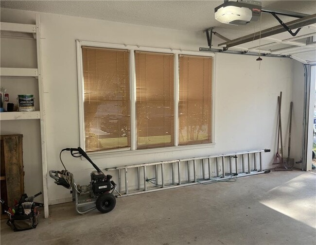 Building Photo - 972 Bridgegate Dr NE