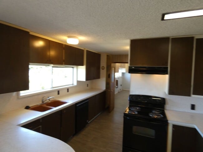 Building Photo - Central Duplex with View