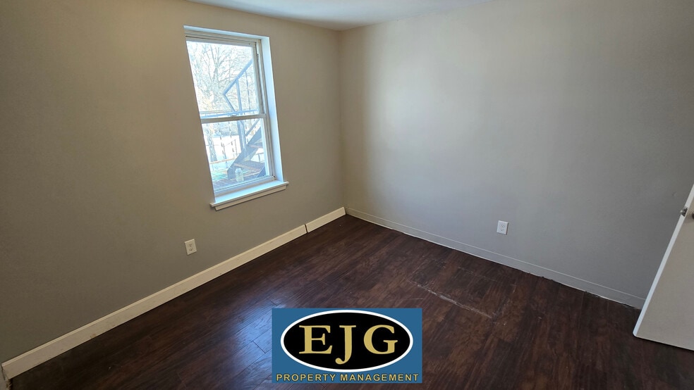 Building Photo - 26 Ledge St