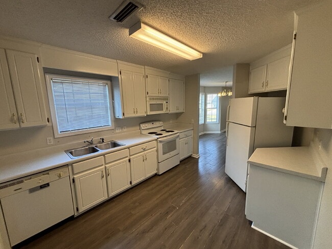 Building Photo - 165 Radford Cir