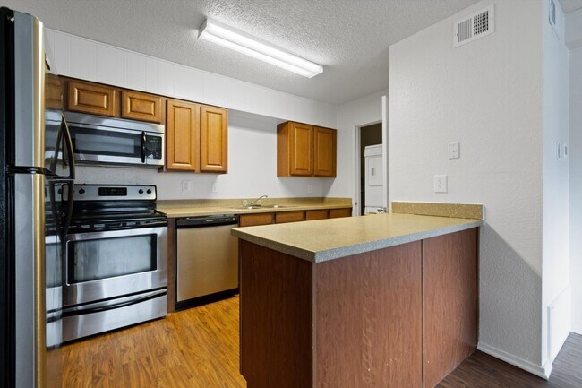 Building Photo - Langtry Apartments- 2 Bedroom 2 Bathroom
